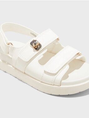 Art Class Girls Verity Hardware Sandals in off-white- Size 1 NWT